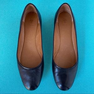 FRYE Black Leather Gloria Ballet Flats *NICE*